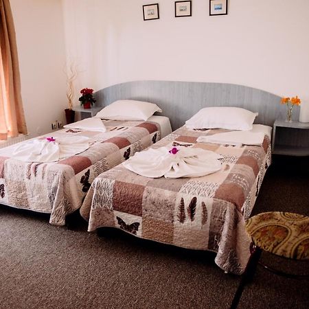 Casa Mica Guesthouse بوخارست المظهر الخارجي الصورة