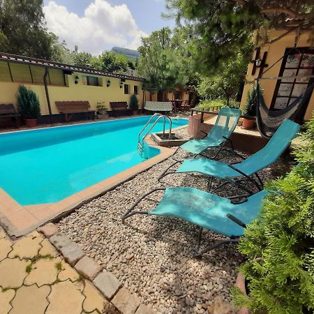 Casa Mica Guesthouse بوخارست المظهر الخارجي الصورة