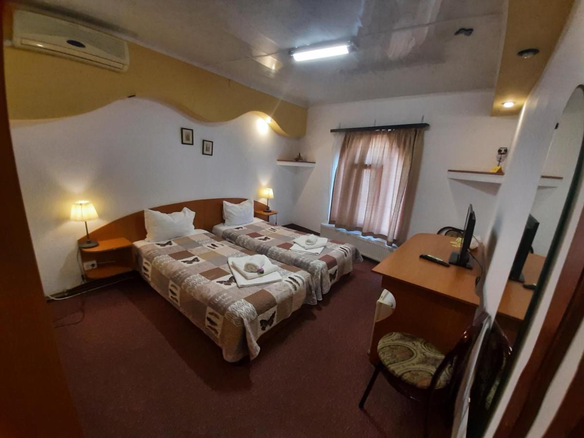Casa Mica Guesthouse بوخارست المظهر الخارجي الصورة