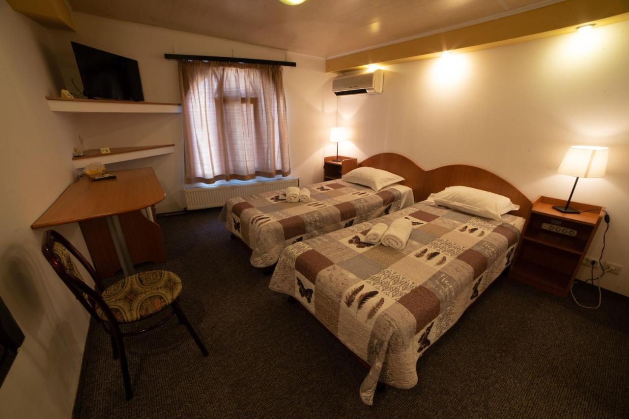 Casa Mica Guesthouse بوخارست المظهر الخارجي الصورة