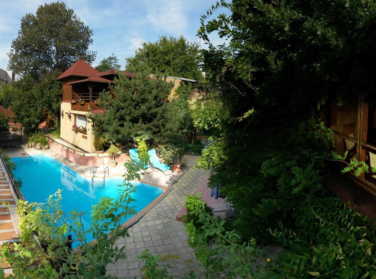 Casa Mica Guesthouse بوخارست المظهر الخارجي الصورة