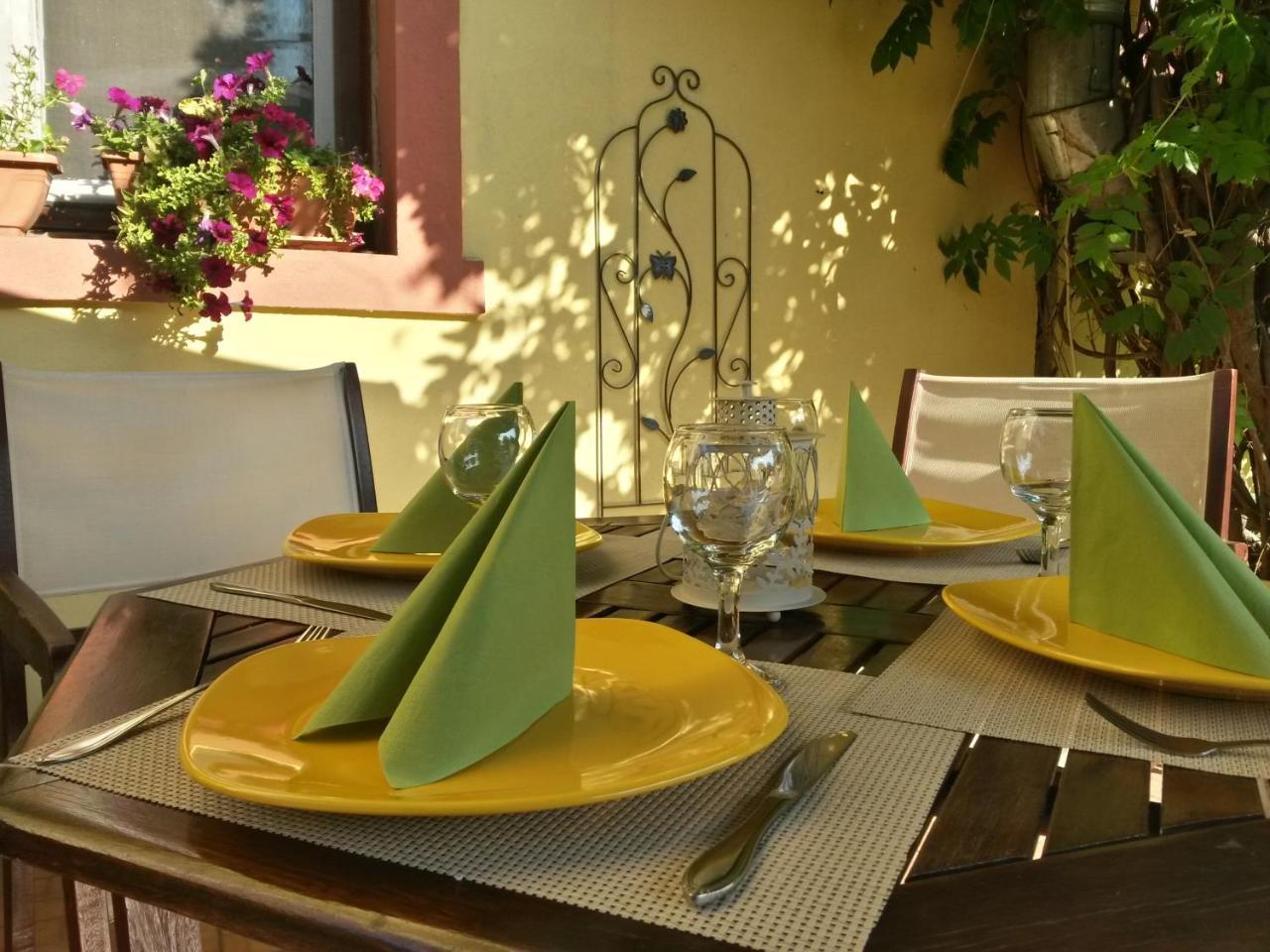 Casa Mica Guesthouse بوخارست المظهر الخارجي الصورة