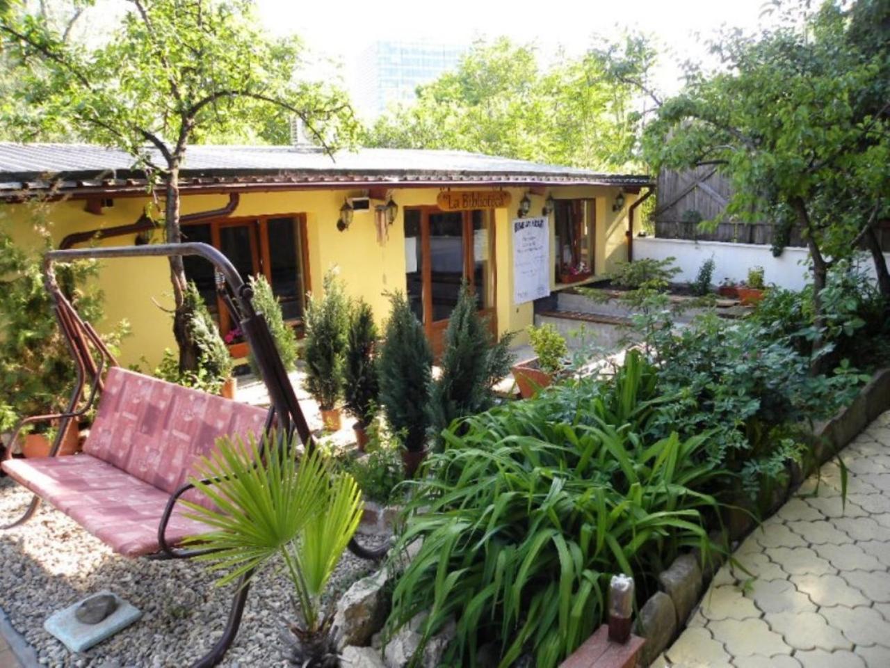 Casa Mica Guesthouse بوخارست المظهر الخارجي الصورة