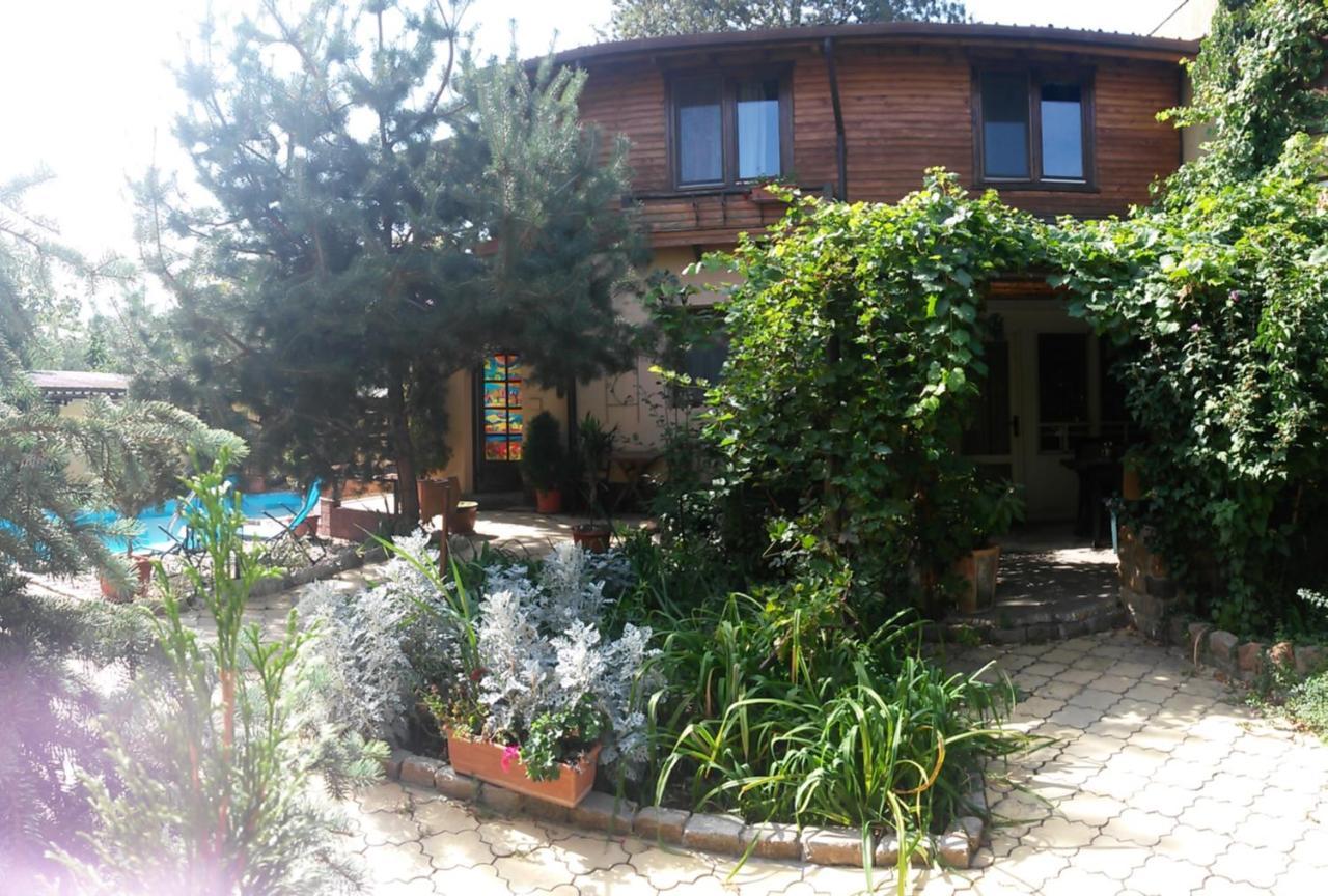 Casa Mica Guesthouse بوخارست المظهر الخارجي الصورة