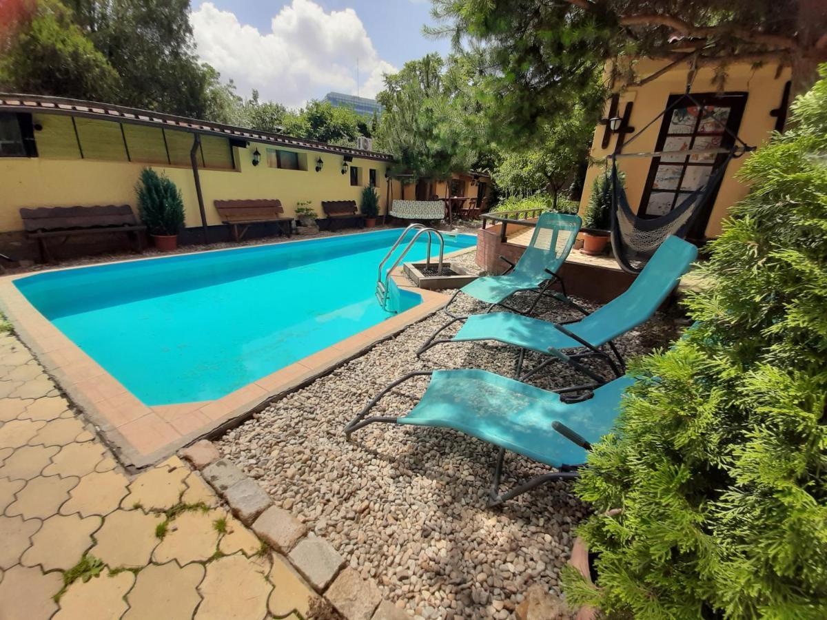 Casa Mica Guesthouse بوخارست المظهر الخارجي الصورة
