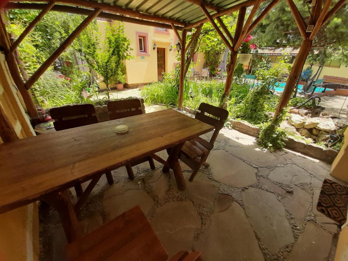 Casa Mica Guesthouse بوخارست المظهر الخارجي الصورة